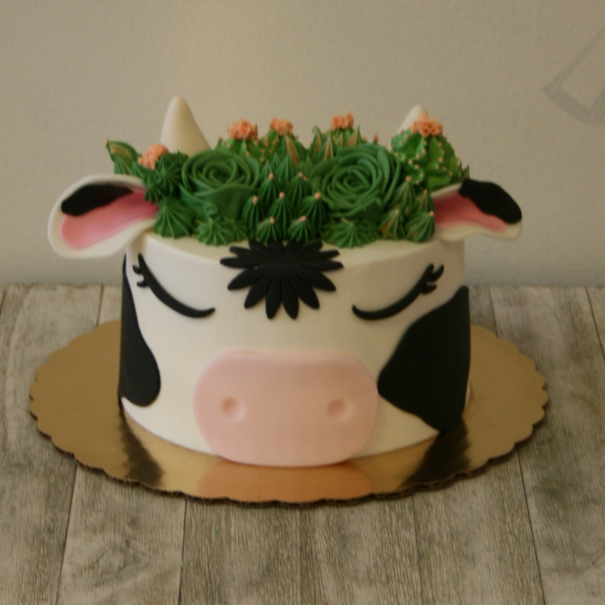 MOO #moo #cow #pinkandwhite #cookiecake #decorating #shanthedecorator ... |  TikTok