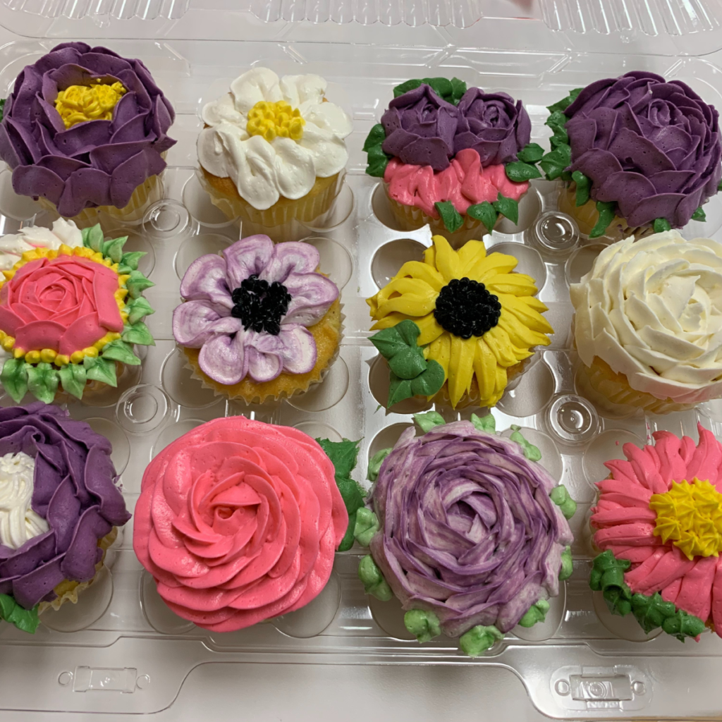 April 16 - Canvas Academy-Cake Project Class - Flower Cup Cakes - 2 ...